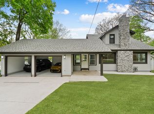 6N362 Riverside Dr, St Charles, IL 60174