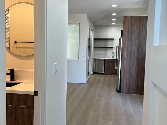 5th image of 4173-4181 Georgia St #4175