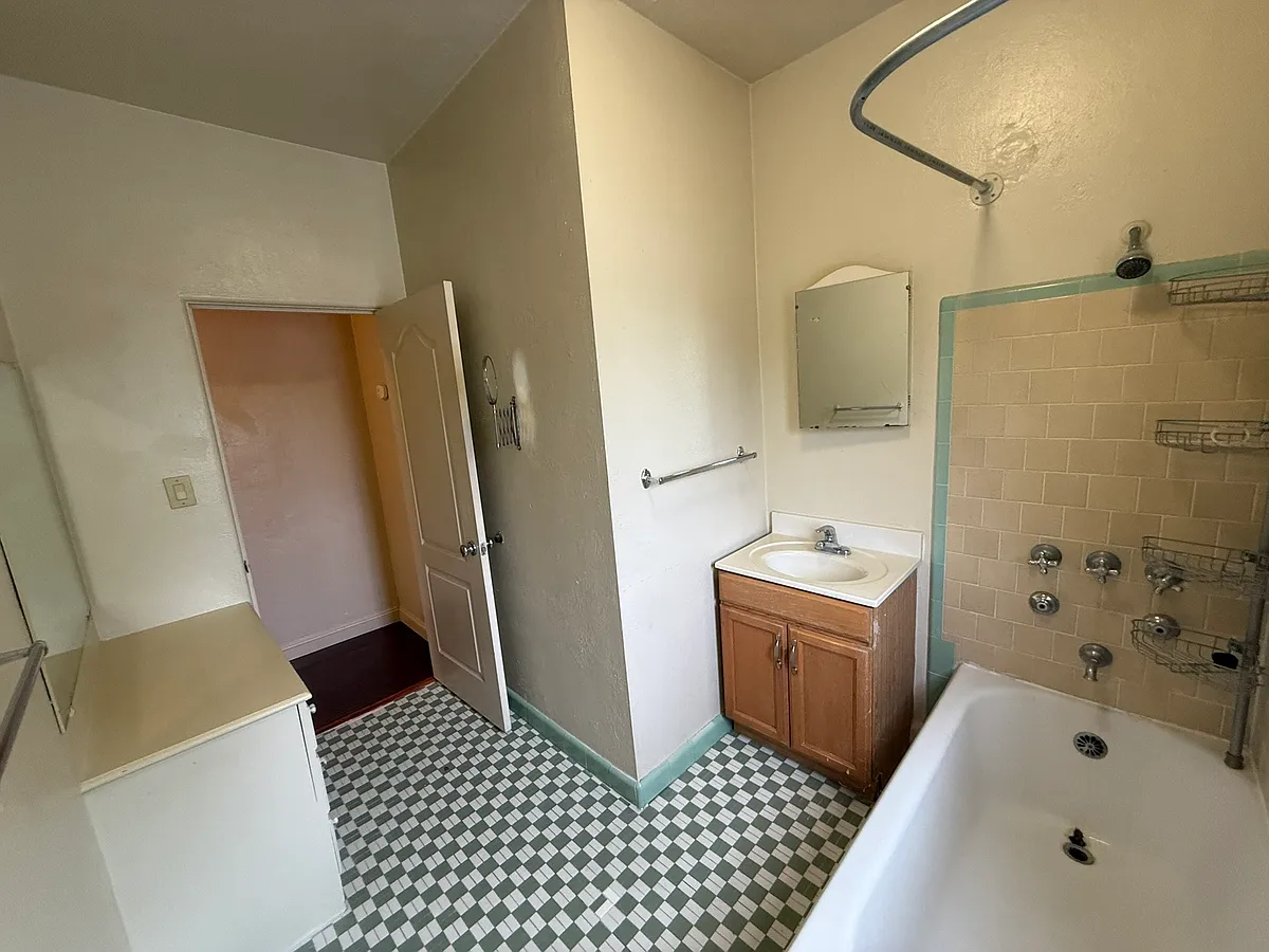 Building Photo - 2114 16th St #6
