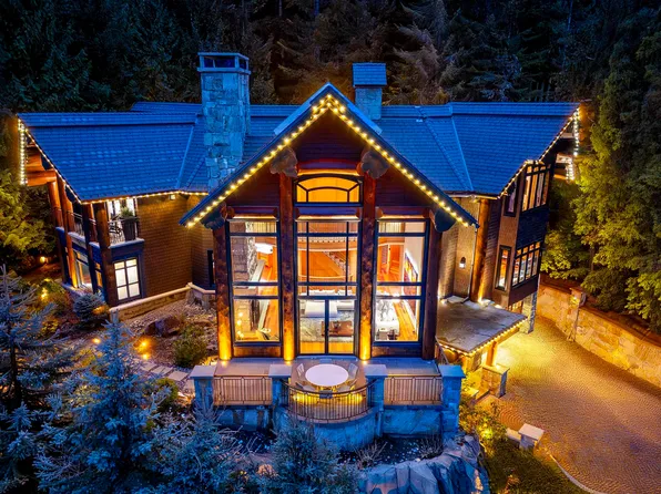 7425 Treetop Ln, Whistler, BC V8E 0E9