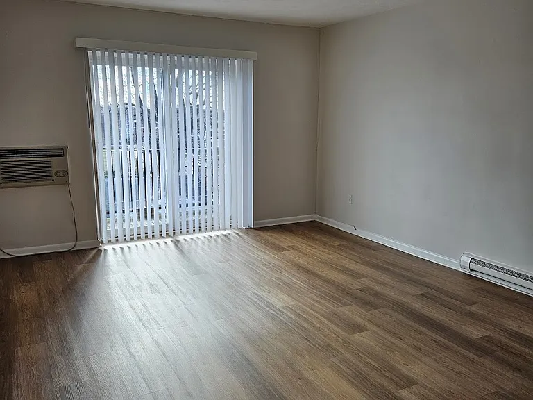 700 Cummins Hwy #10 — Photo 3