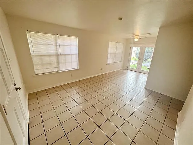 2 bed, 1.0 bath, 850 sqft, $1,300 — Photo 2