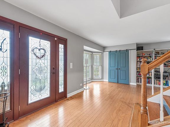 3rd image of 515 Surrey Ridge Dr