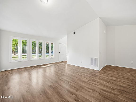3rd image of 118 Fletcher Place