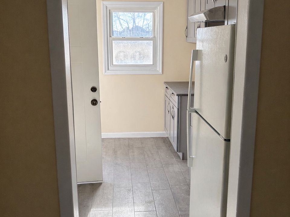 1st image of 98 Bush Ave Floor 1