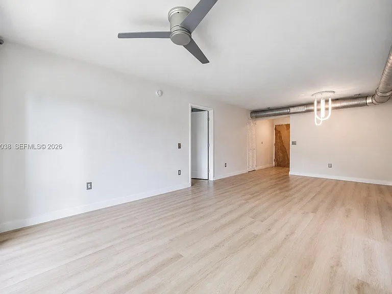 1900 Meridian Ave #204 — Photo 2