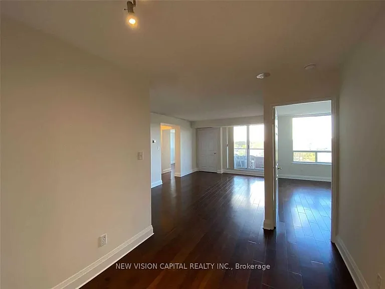18 Hillcrest Ave #803 — Photo 2