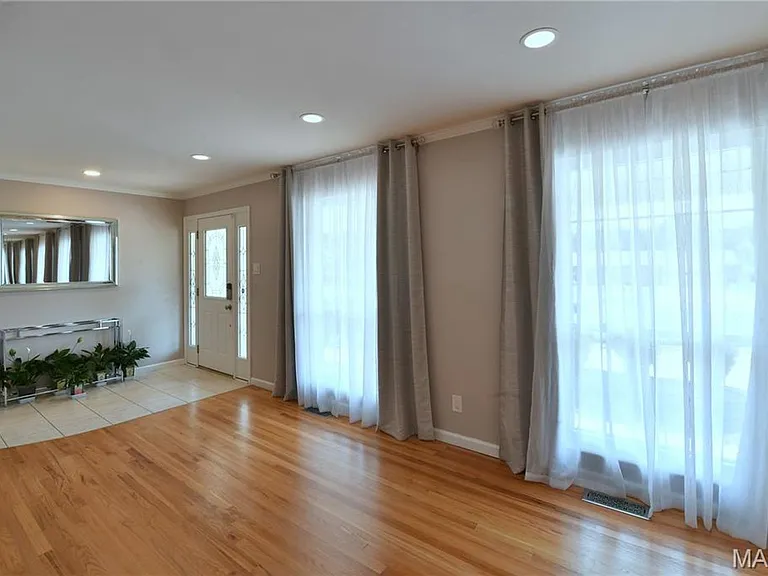 965 Orchard Lakes Dr — Photo 6