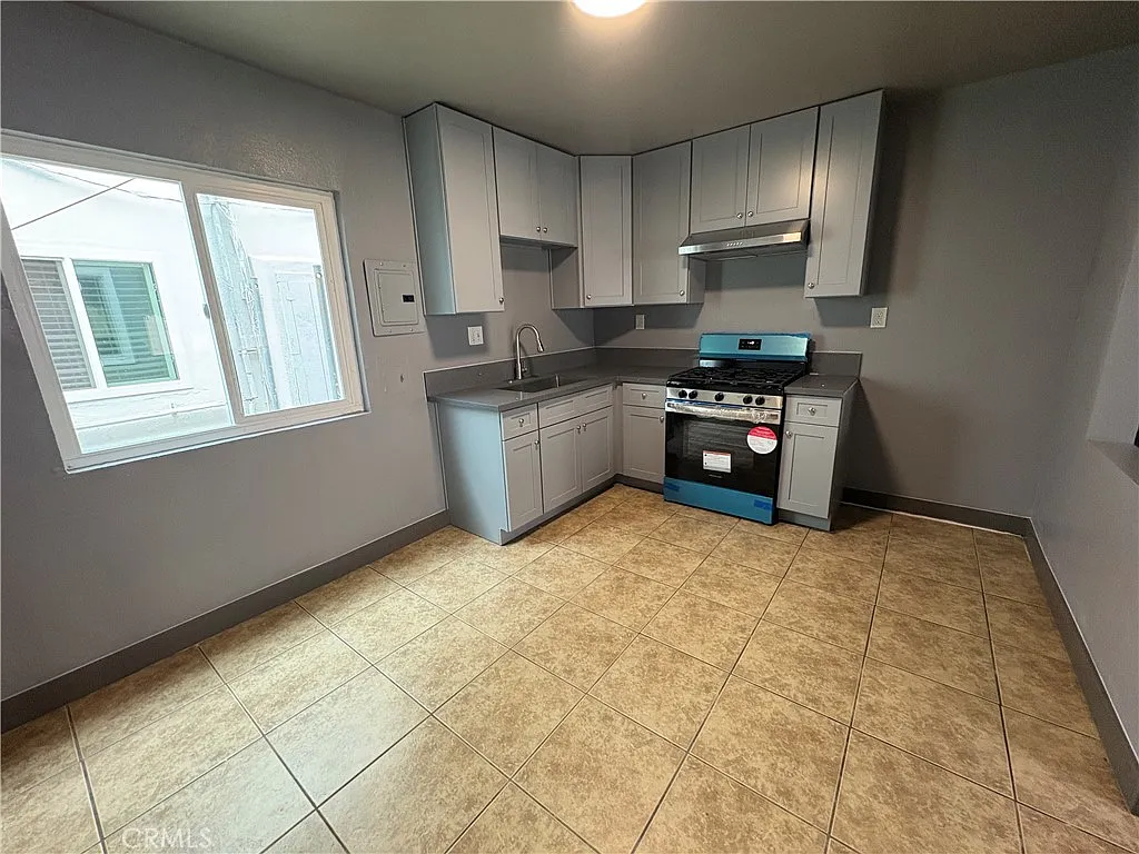 2 bed, 750 sqft, $2,350 — Photo 3