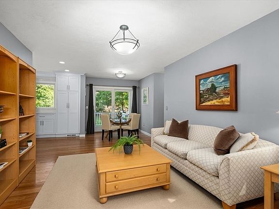 4th image of 9 Hillando Dr