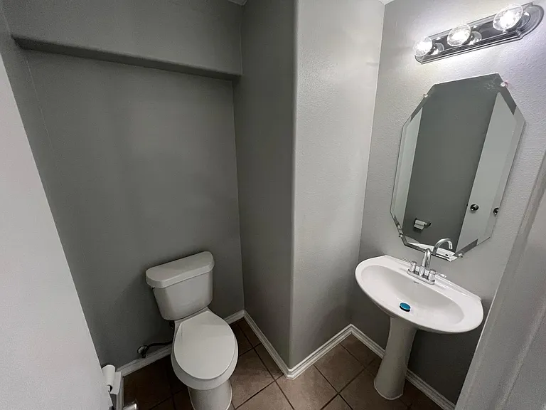 19451 Nasworthy Dr — Photo 13
