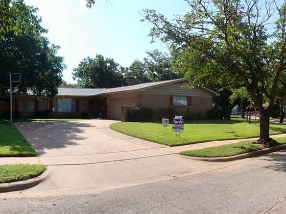 1st image of 2829 Barrywood Dr