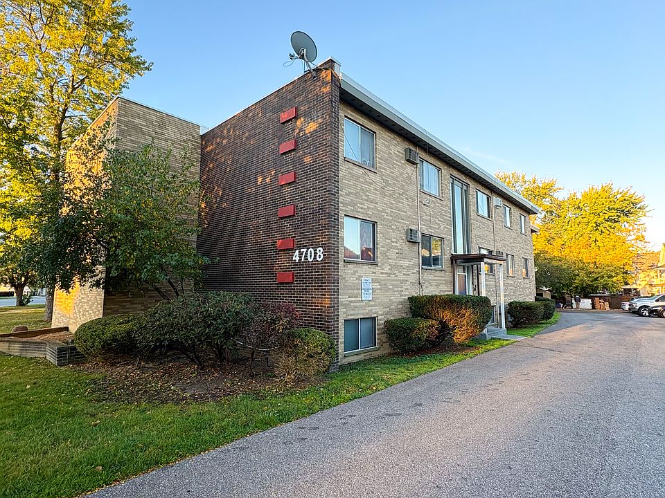 Pearl West Apartment