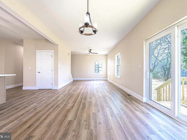 820 Archer St — Photo 7
