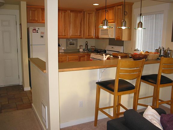 4th image of 417 NE Ravenna Blvd #S