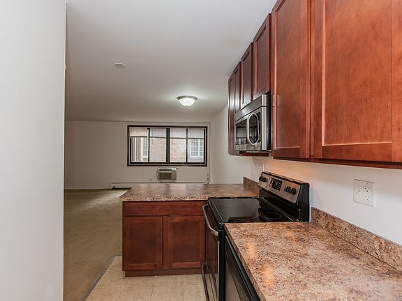 3rd image of 1355 N Dearborn Pkwy #204