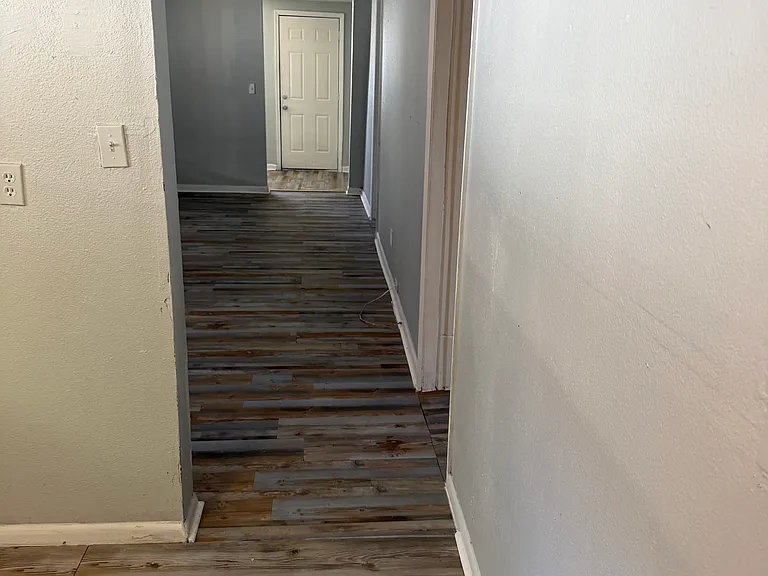 2115 Broadway Ave — Photo 8