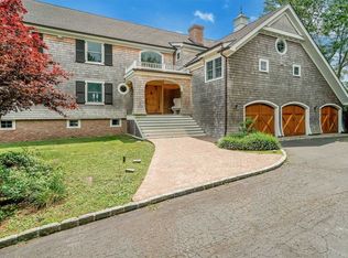 30 Cedar Ln, Babylon, NY 11702