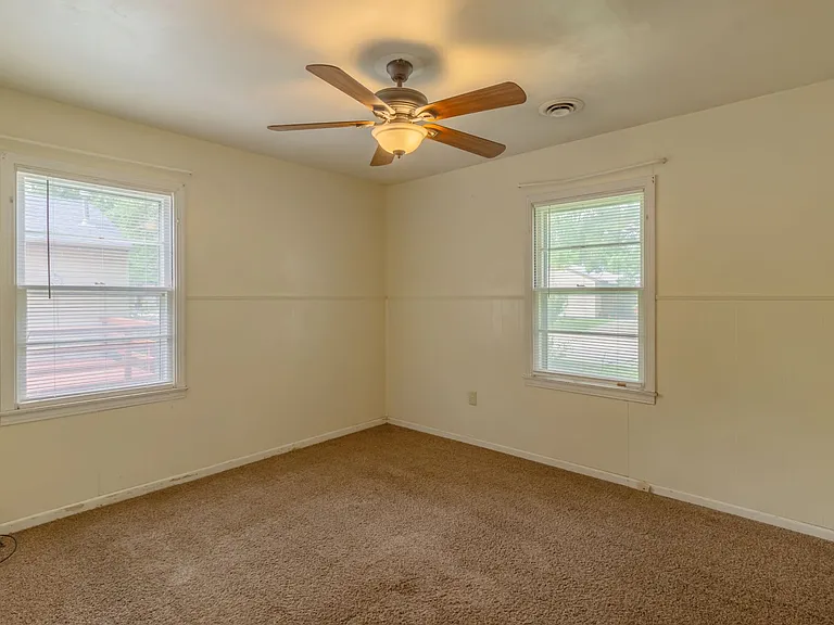 2204 Green Ave — Photo 10