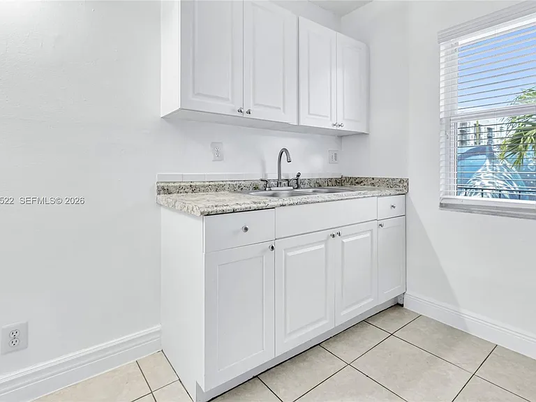 711 NE 2nd Ave #202 — Photo 7