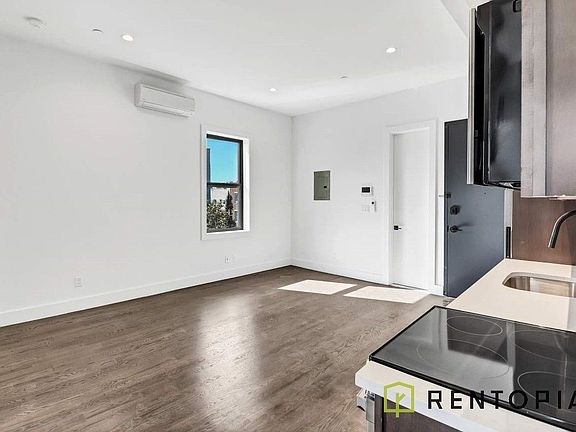 3rd image of 644 Lorimer St #309