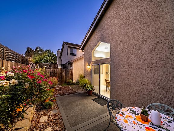 4th image of 2315 Fallwater Ln