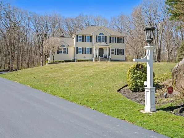 9 Metcalf Rd, Mendon, MA 01756