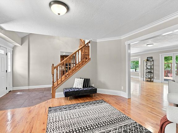 5th image of 3923 Hillside Dr
