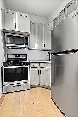 4th image of 46 Henry St APT 4R