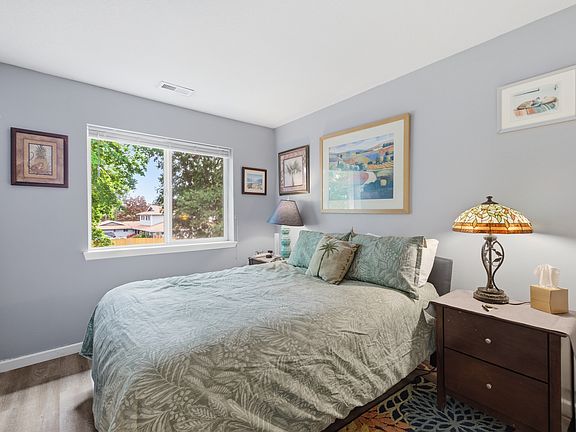 4th image of 17264 SW Berkeley Ln