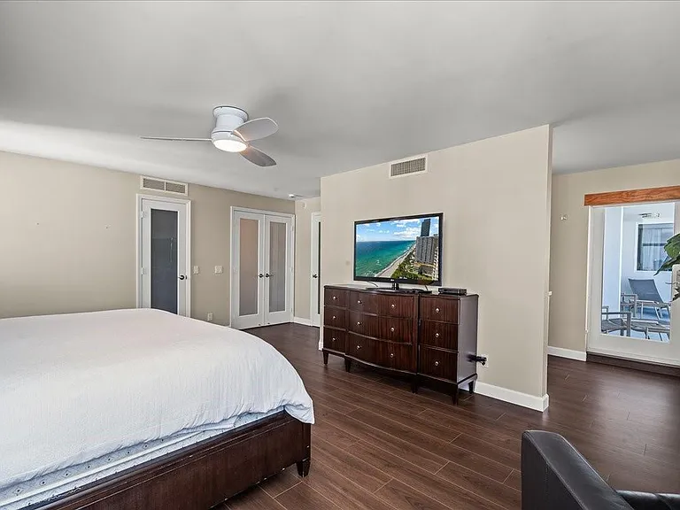 1890 S Ocean Dr #Penthouse 4 — Photo 14