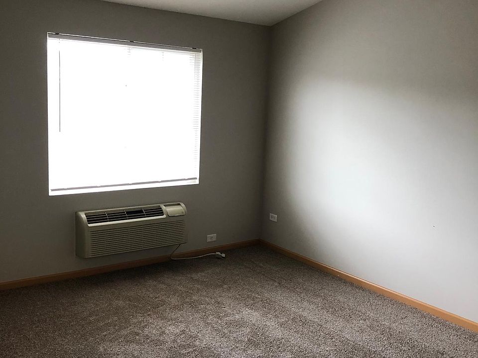 1st image of 123 Silverstone Dr
