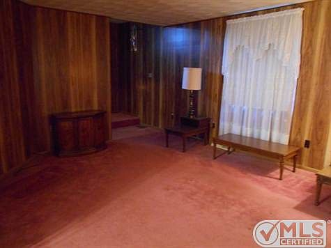 2nd image of 910 Tomlinson Ave