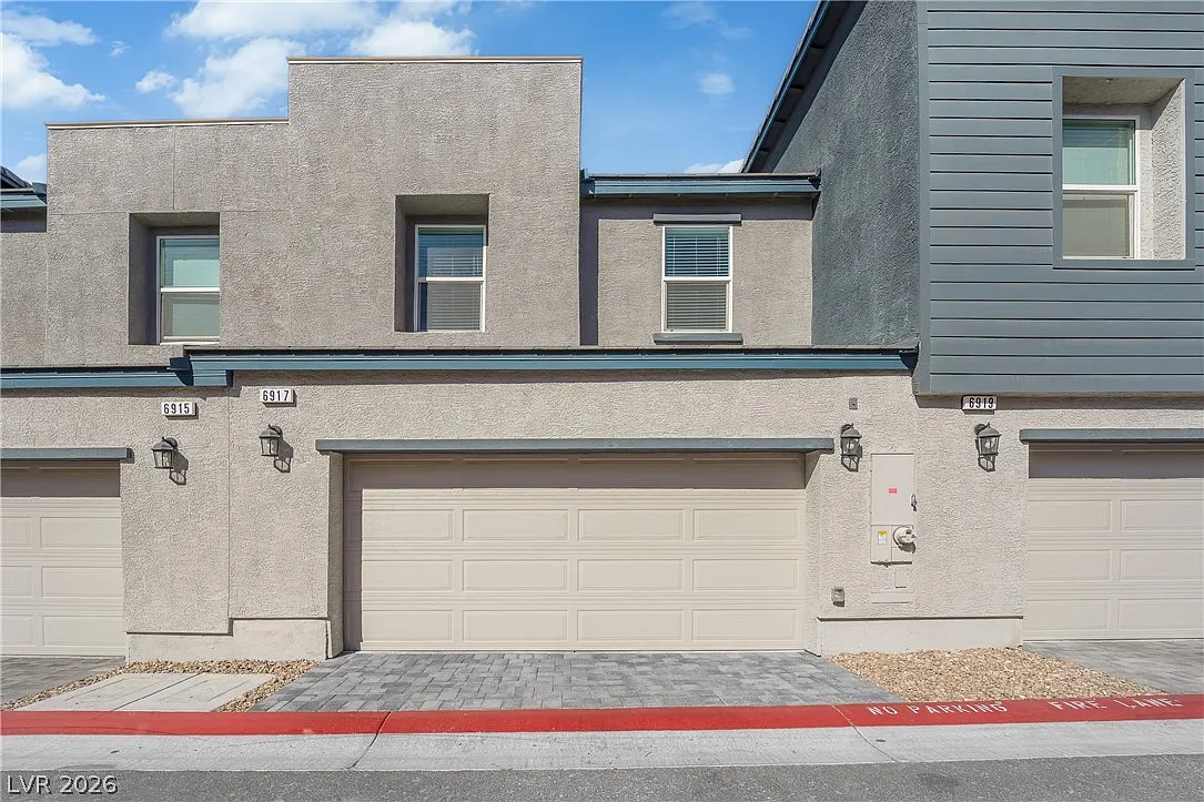 3 bed, 2.5 bath, 1321 sqft, $2,200 — Photo 1
