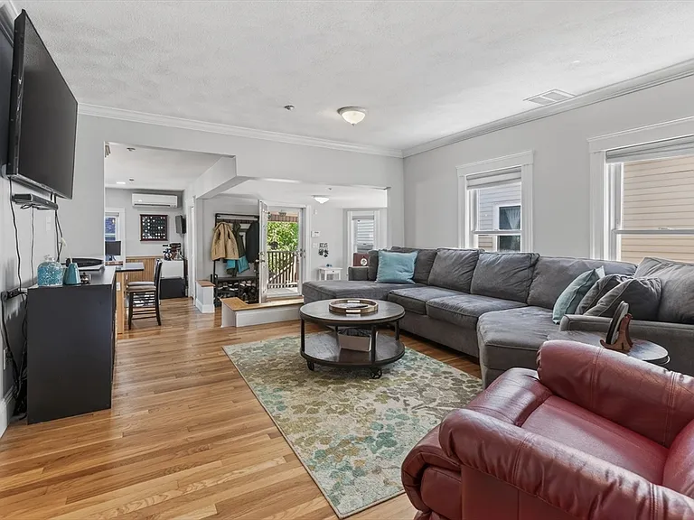 17B Bonair St #17B — Photo 1
