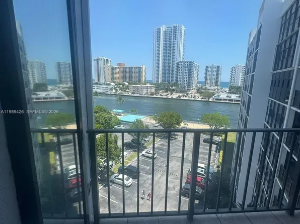 800 Parkview Dr, Hallandale, FL
