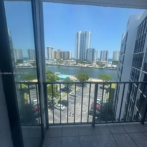 800 Parkview Dr Photo 1