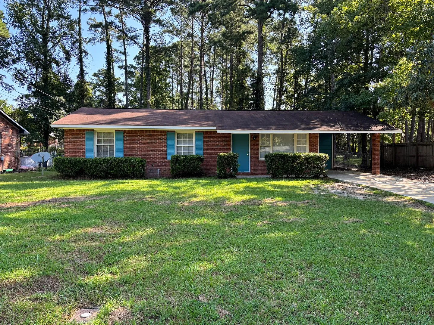 Charming 3 - Bedroom Home with Fenced Backyard — Photo 1