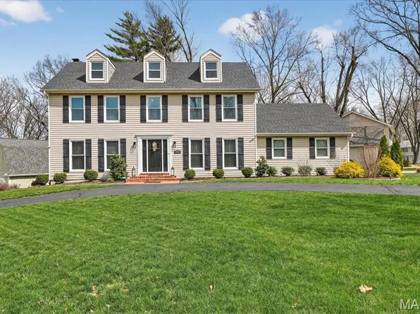 16025 Hunters Way Dr, Chesterfield, MO 63017