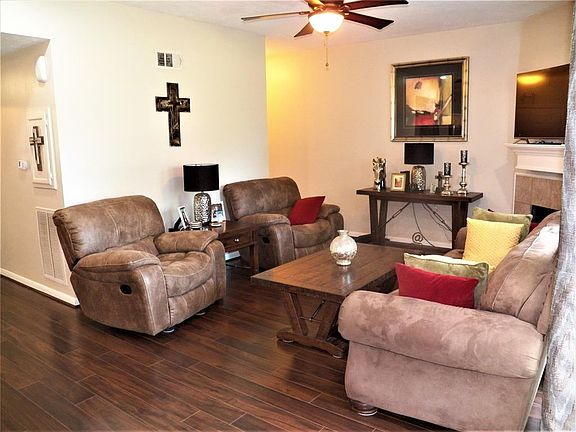 3rd image of 12565 Melville Dr