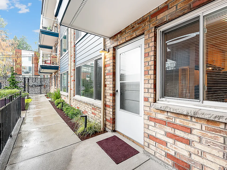 201 NE 40th St #101