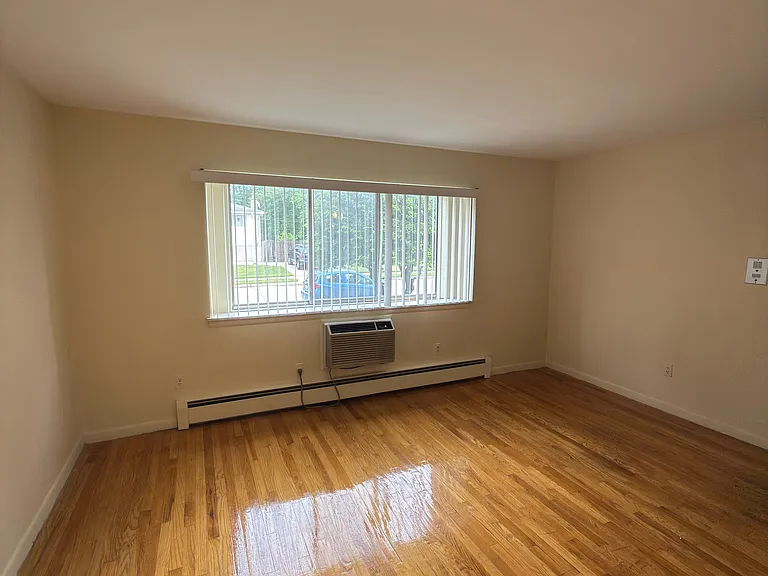 5093 Mansfield Ave — Photo 7