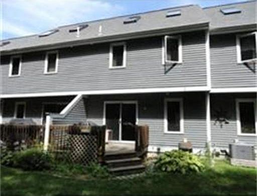 3rd image of 10 Country Hill Ln