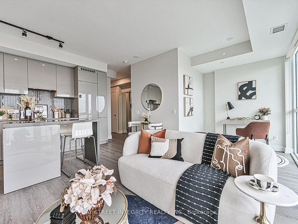 1st image of 7 Grenville St #3807
