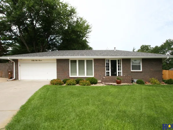 5911 Kenwood Cir, Lincoln, NE 68516