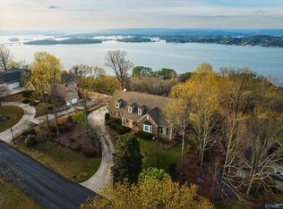 375 Panorama Way E, Guntersville, AL 35976