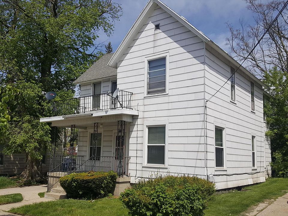 1st image of 129 Page St NE