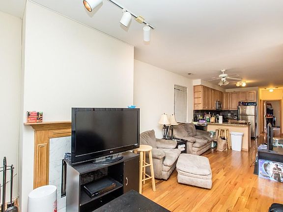 2nd image of 1250 N Greenview Ave #117
