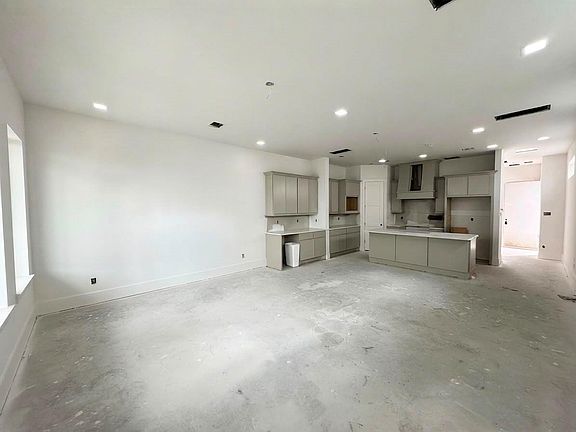 3rd image of 1310 Nagle St