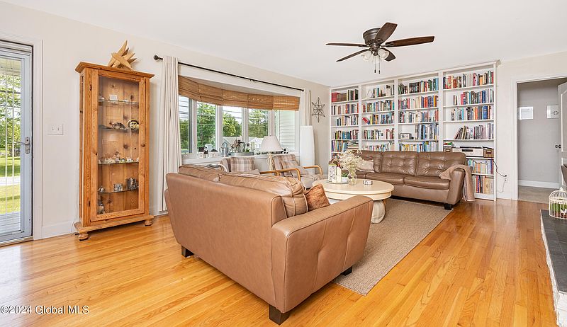5th image of 116 Pruyn Hill Road